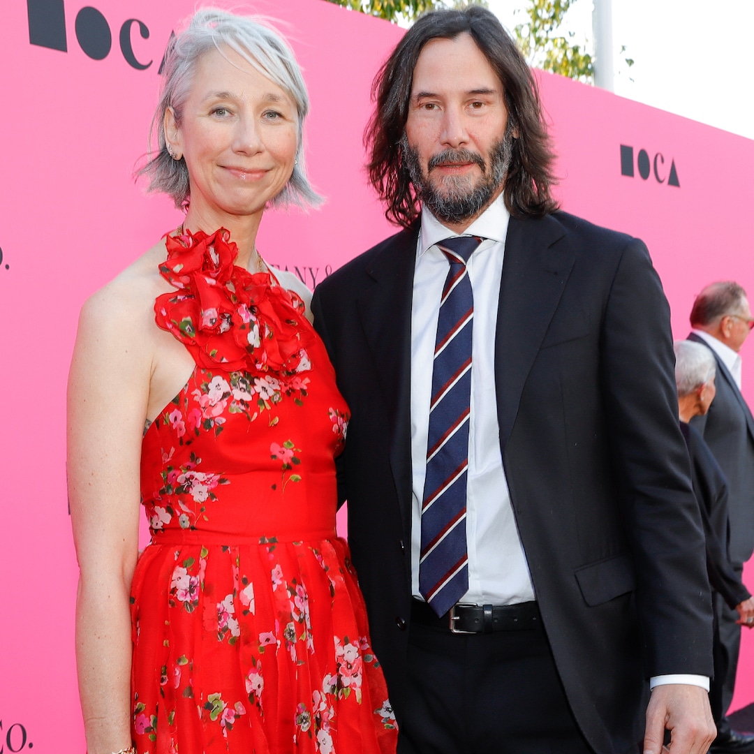 Keanu Reeves Shares Kiss With Girlfriend Alexandra Grant on Red Carpet